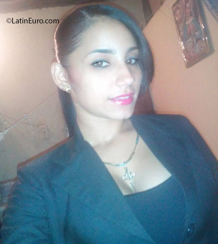 Date this pretty Honduras girl Karina from San Pedro Sula HN2006