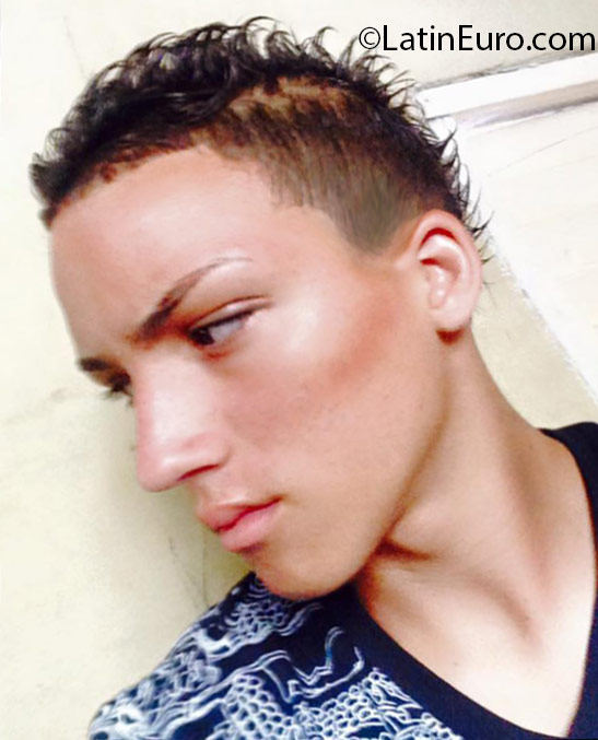 Date this athletic Dominican Republic man Julious from Santiago DO24832