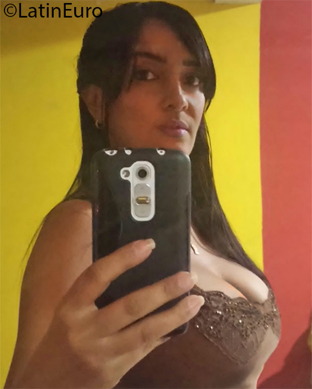 Date this sensual Dominican Republic girl Raquel from Santo Domingo DO24861