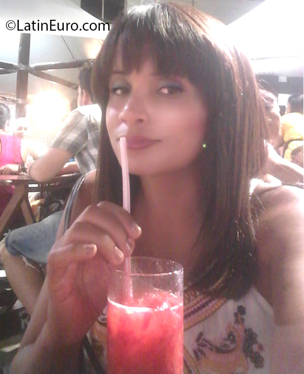 Date this charming Brazil girl Andrea from Salvador BR9565