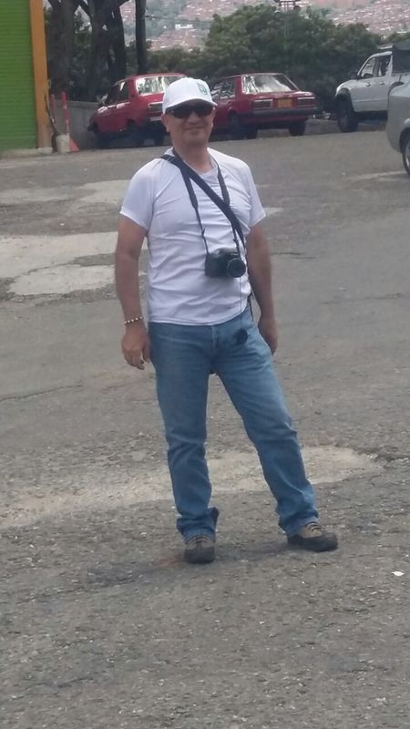 Date this tall Colombia man Cesar from Envigado CO18633