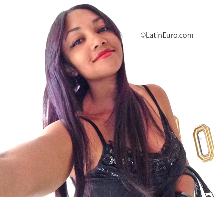 Date this good-looking Dominican Republic girl Yahairia from Santiago DO24891