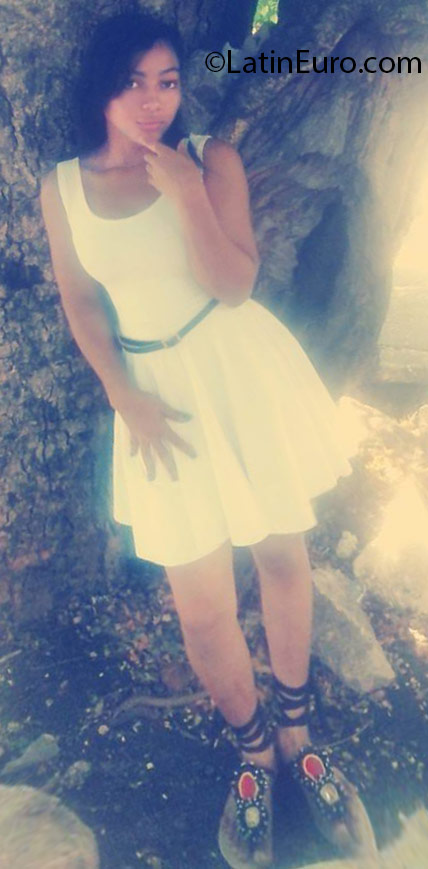 Date this exotic Dominican Republic girl Yireisy from Santo Domingo DO24897