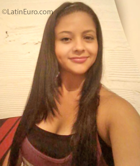 Date this young Colombia girl Yesenia from Medellin CO18634