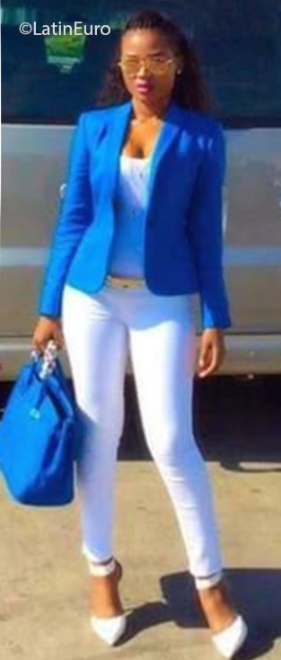 Date this voluptuous Jamaica girl Kariel from Kingston JM2258