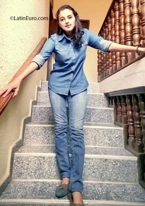 Date this good-looking Honduras girl Claudia from Copan HN2029