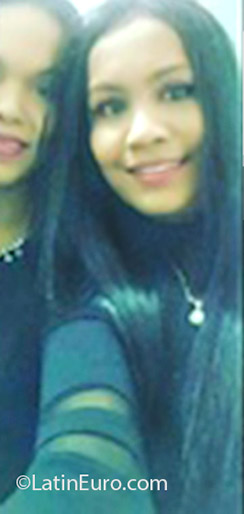 Date this cute Colombia girl Paola from Barranquilla CO18656