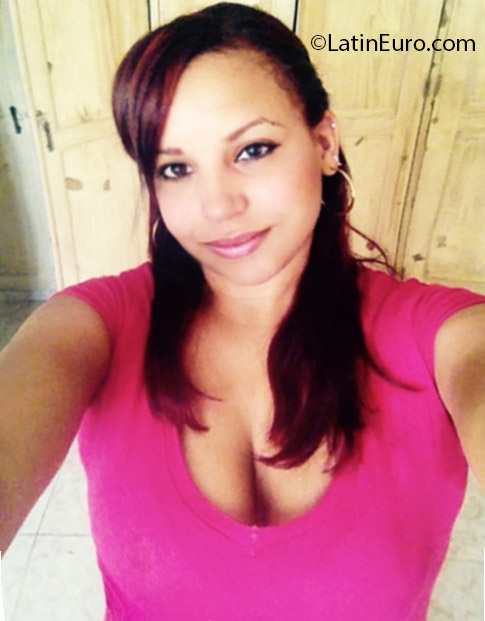 Date this hot Dominican Republic girl Caro from Santiago DO24977