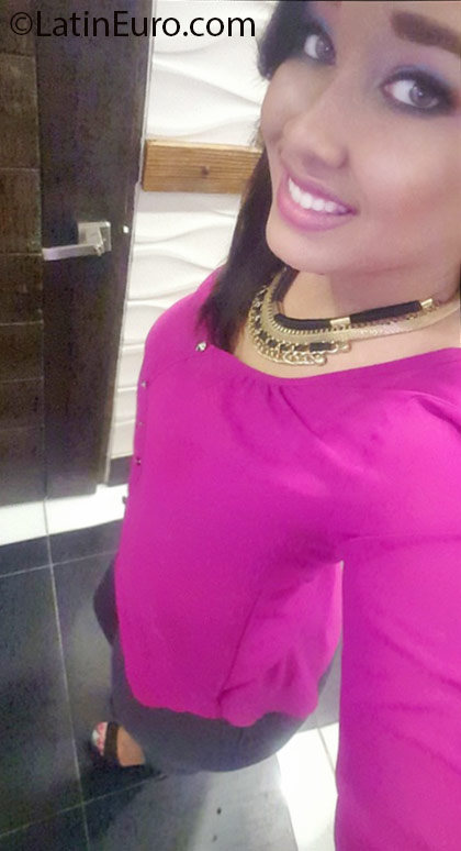 Date this foxy Dominican Republic girl Rosa from Santiago DO24990