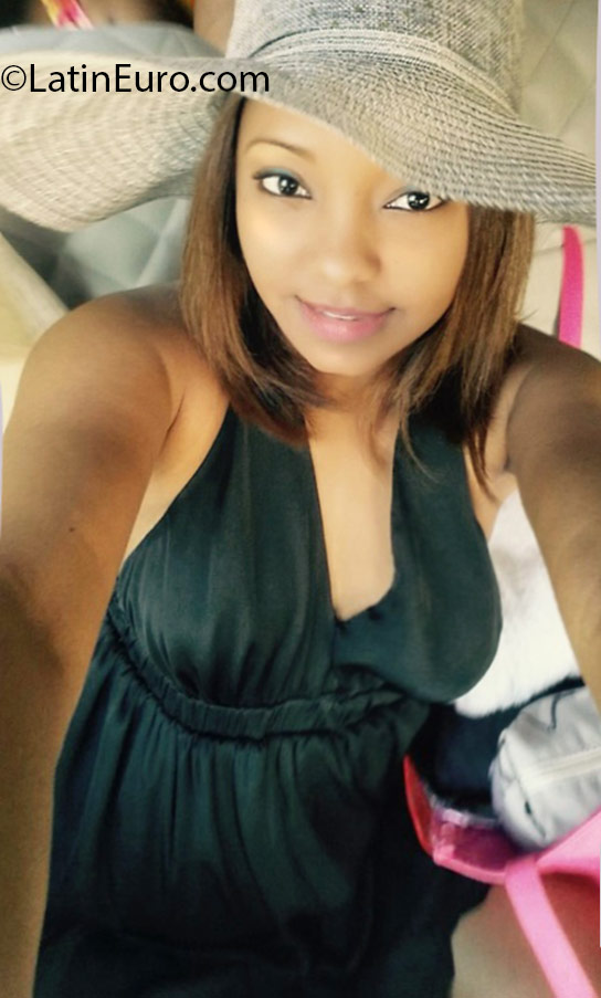 Date this voluptuous Dominican Republic girl Luz from Santiago DO25014