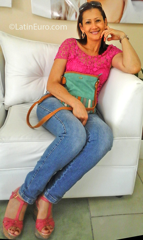 Date this charming Colombia girl Gloria from Tulua CO18715