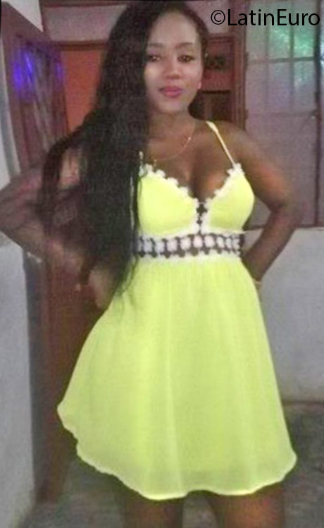 Date this nice looking Colombia girl Isabel from Medellin CO18718