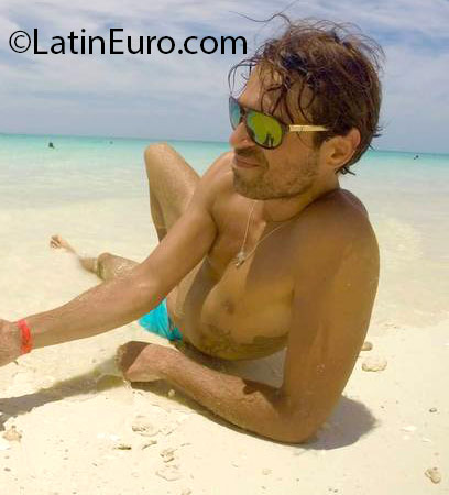 Date this happy Denmark man Jhonss from Copenhague DK131