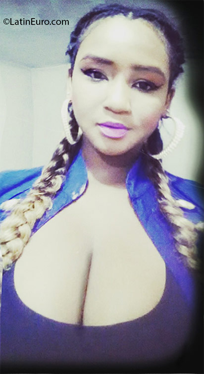 Date this good-looking Dominican Republic girl Chantal from Santo Domingo DO25097