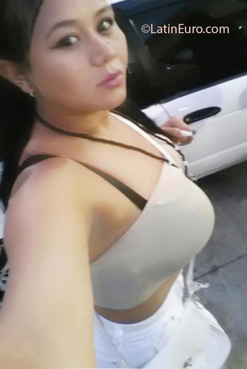 Date this happy Dominican Republic girl Karen from Santiago DO25108