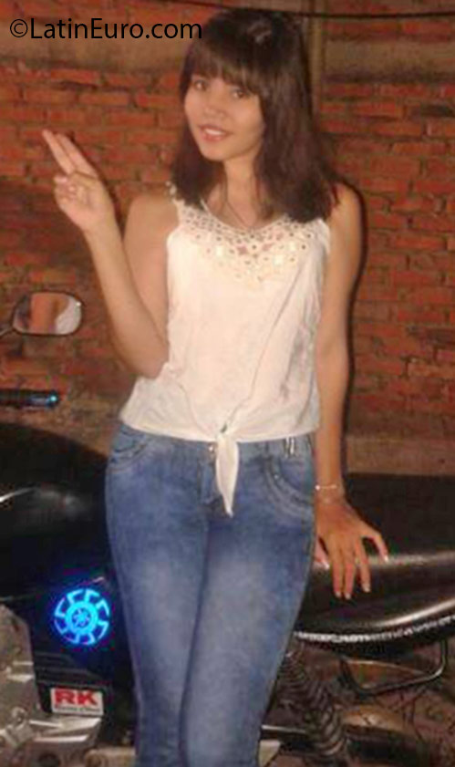 Date this attractive Colombia girl Iza from Bucaramanga CO18734