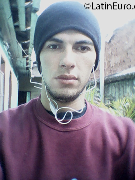 Date this young Honduras man Erick from Tegucigalpa HN2057