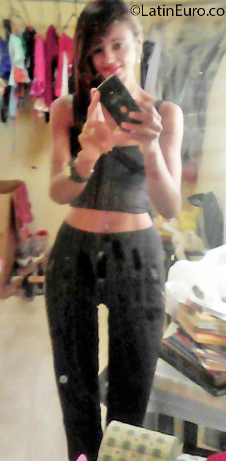 Date this gorgeous Dominican Republic girl Yeimy from Santo Domingo DO25163
