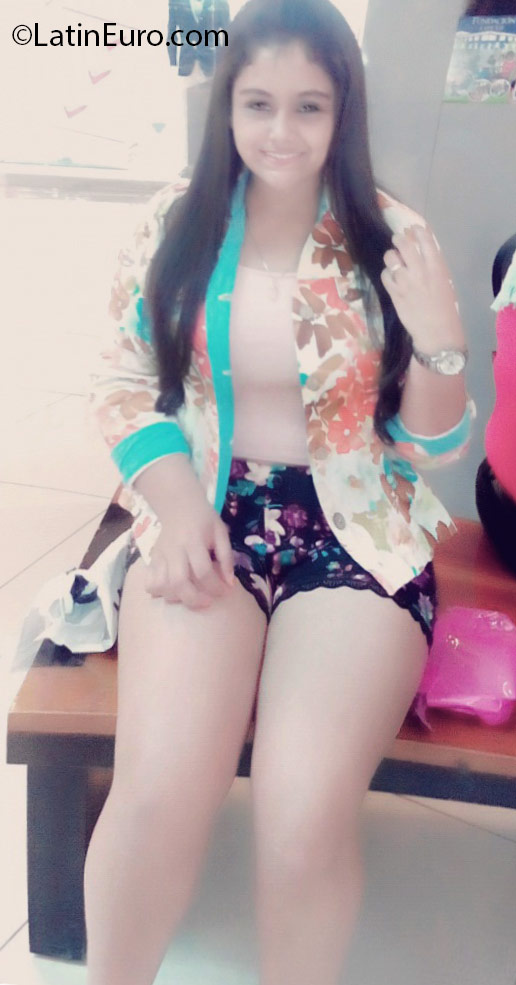 Date this good-looking Honduras girl Gaby from Tegucigalpa HN2216