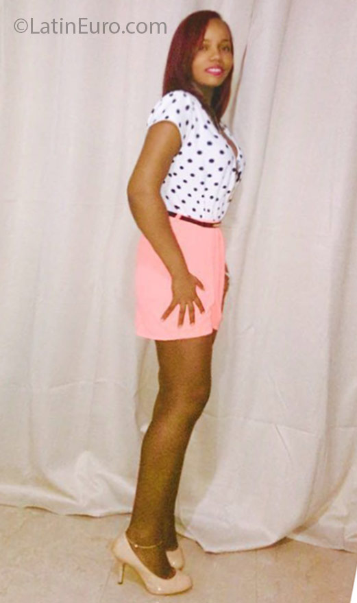 Date this foxy Dominican Republic girl Wendy from Santiago DO25182