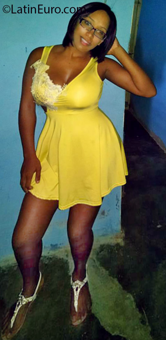 Date this funny Dominican Republic girl Yanely from Santiago DO25189