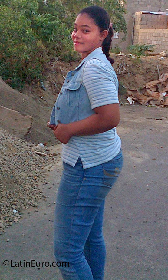 Date this tall Dominican Republic girl Esther from Santiago De Los Caballero DO25199