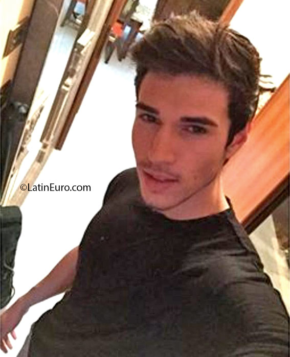 Date this cute United States man Ndark93 from Miami US17162