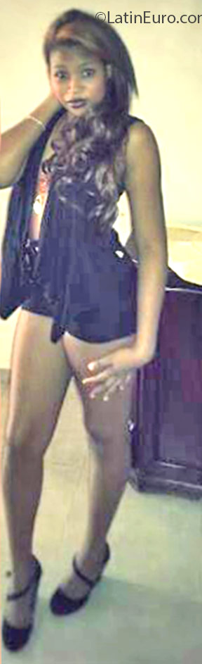 Date this charming Dominican Republic girl Yasmin from Santo Domingo DO25231