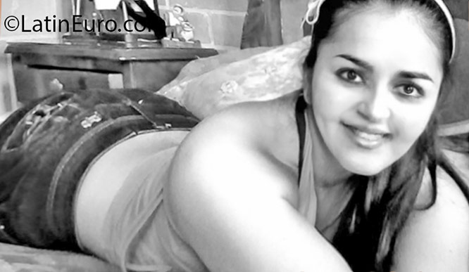 Date this happy Colombia girl Lina from Bogota CO18778