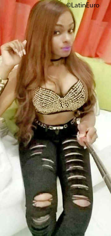 Date this voluptuous Dominican Republic girl Heidy from Santo Domingo DO25273