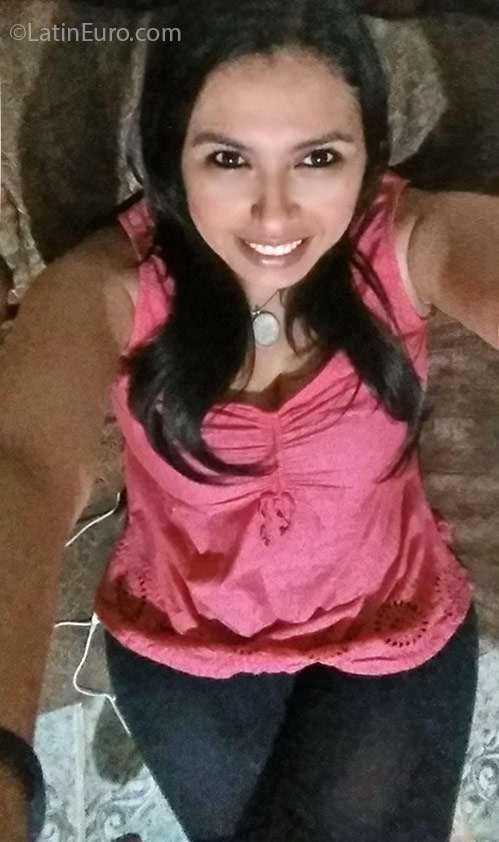 Date this cute Honduras girl Cinthia from San Pedro Sula HN2089