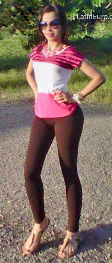 Date this foxy Dominican Republic girl Maria from Santiago DO25288