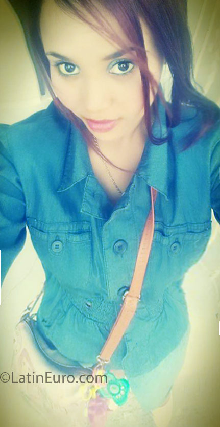 Date this stunning Dominican Republic girl Raisy from Dajabon DO25292