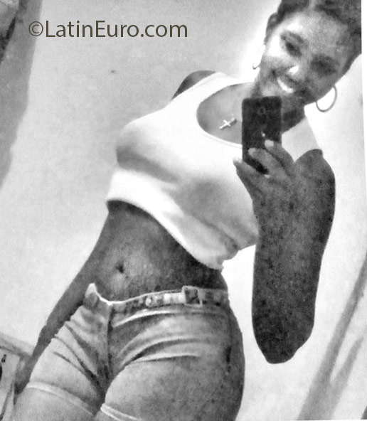 Date this happy Dominican Republic girl Martha from Santo Domingo DO25348