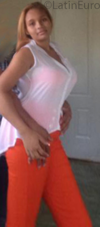 Date this good-looking Dominican Republic girl Abby from Santiago DO25352