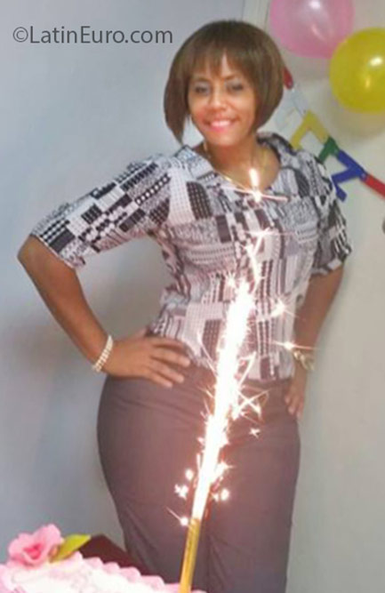 Date this pretty Dominican Republic girl Rosalba from Santiago DO25368