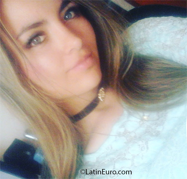 Date this young Colombia girl Diani from Bogota CO18817