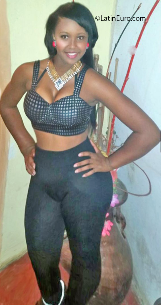 Date this georgeous Dominican Republic girl Marleny from Santo Domingo DO25385