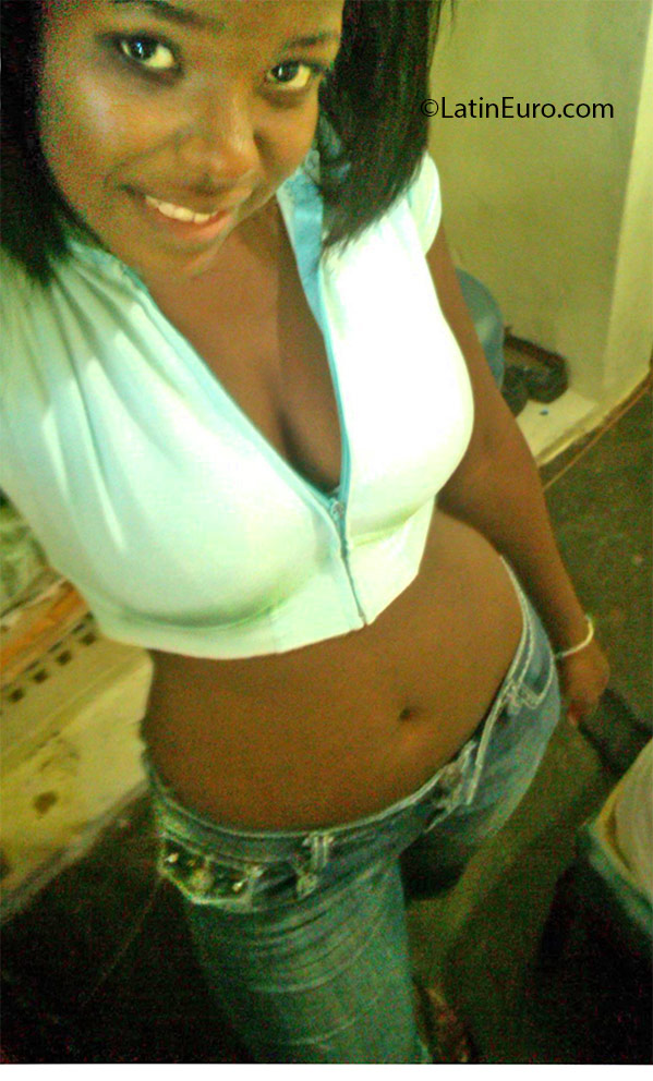 Date this sensual Dominican Republic girl Smarlin from Santo Domingo DO25398