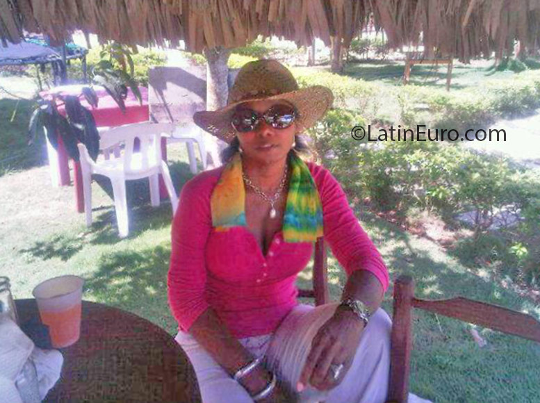 Date this good-looking Dominican Republic girl Raquel from Punta Cana DO26048