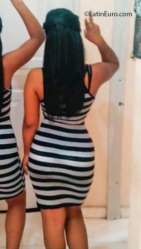 Date this nice looking Dominican Republic girl Rosanna from Santo Domingo DO25428