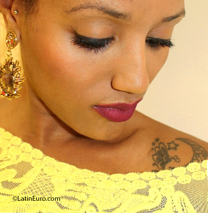 Date this gorgeous Switzerland girl Thais from Bern CH143