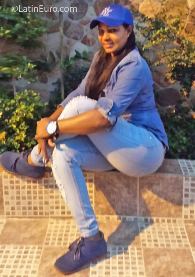 Date this hot Dominican Republic girl Betania from Santo Domingo DO25465