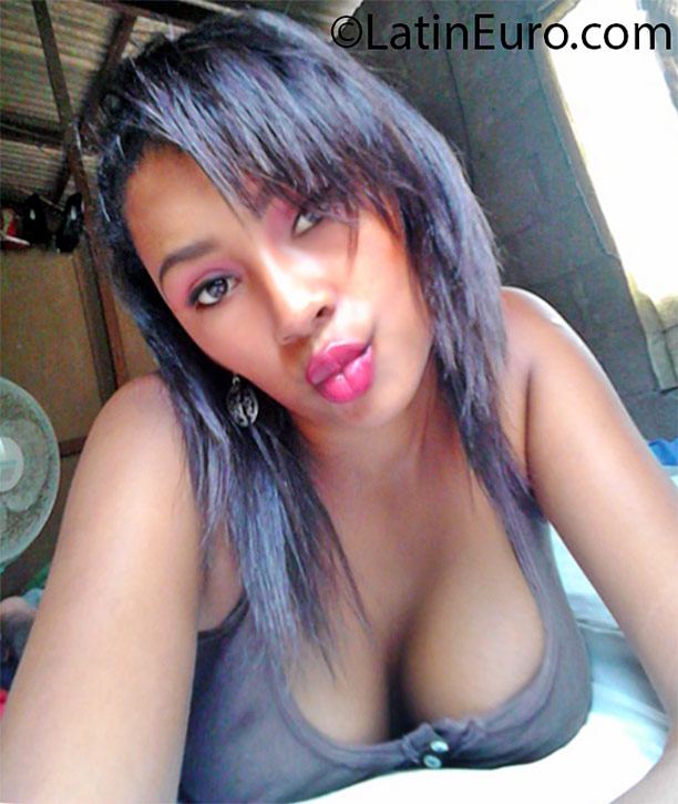 Date this young Honduras girl Nodie from Tela HN2121