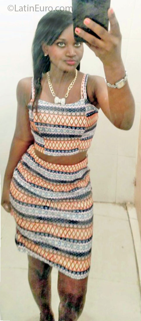 Date this sensual Dominican Republic girl Flaca from Santo Domingo DO25495
