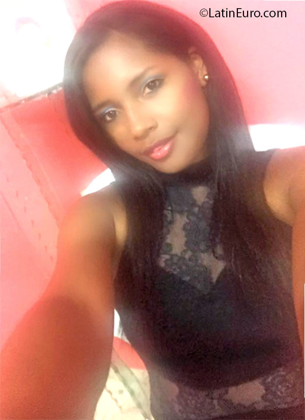 Date this young Colombia girl Mary from Cali CO18855