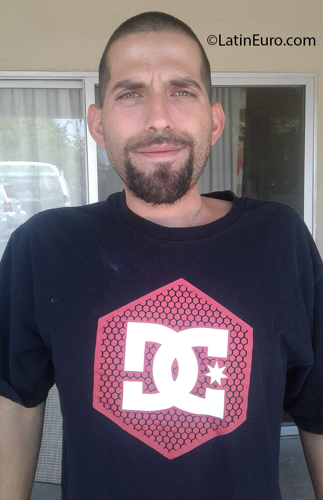 Date this cute United States man Shark2 from Sacramento US17262