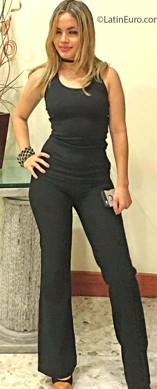 Date this cute Colombia girl Veronica from Cali CO18873