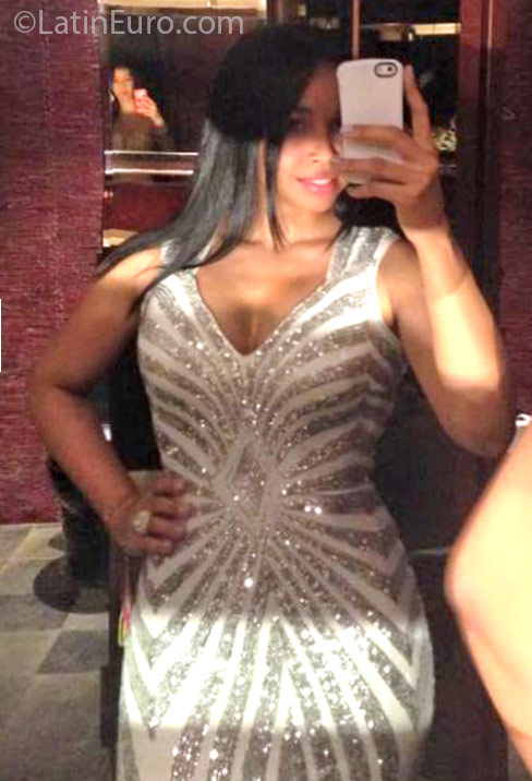 Date this pretty Dominican Republic girl Caterine from Santo Domingo DO25565