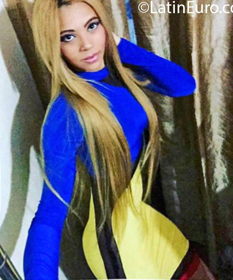 Date this lovely Dominican Republic girl Cheveli from Santo Domingo DO25583